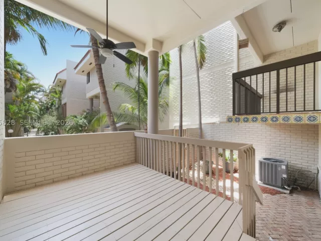 3-bedroom home for sale in Fort Lauderdale - 1401 NE 9th St 26 - MondialRealty