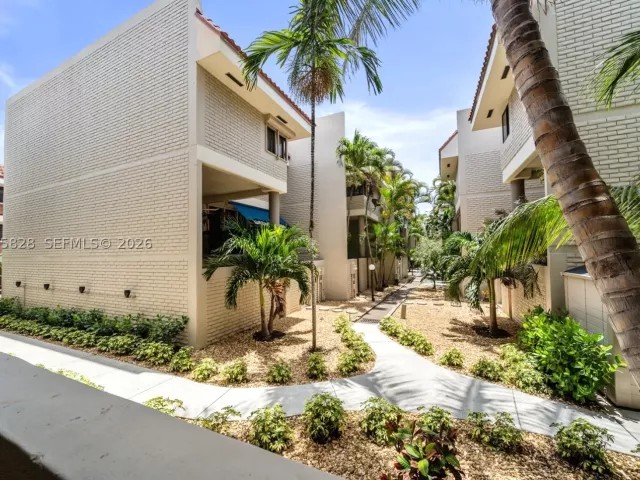 3-bedroom home for sale in Fort Lauderdale - 1401 NE 9th St 26 - MondialRealty