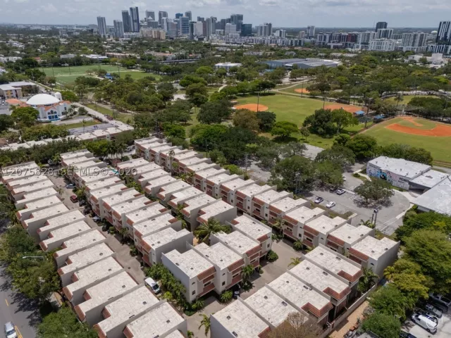 3-bedroom home for sale in Fort Lauderdale - 1401 NE 9th St 26 - MondialRealty