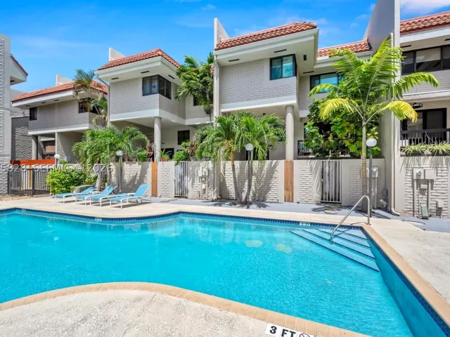 3-bedroom home for sale in Fort Lauderdale - 1401 NE 9th St 26 - MondialRealty
