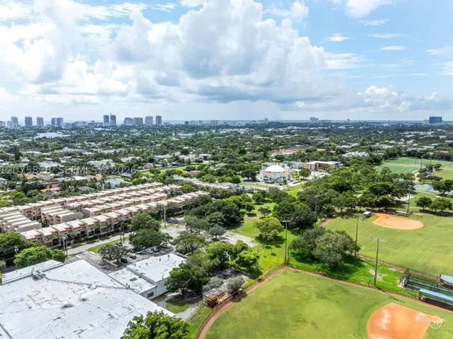 3-bedroom home for sale in Fort Lauderdale - 1401 NE 9th St 26 - MondialRealty