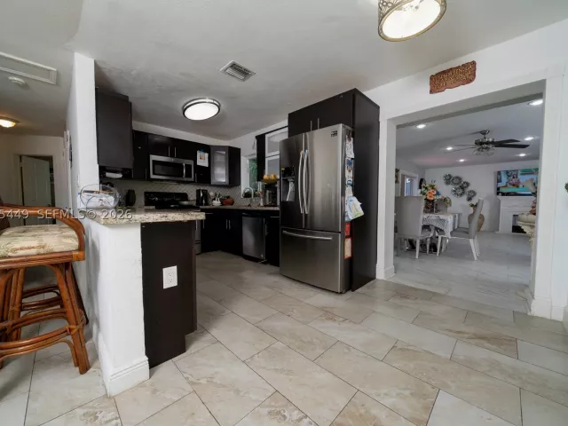 4-bedroom home for sale in Pembroke Pines - 6944 SW 10th Ct - MondialRealty