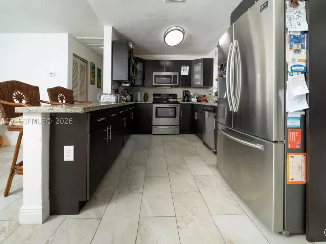 4-bedroom home for sale in Pembroke Pines - 6944 SW 10th Ct - MondialRealty