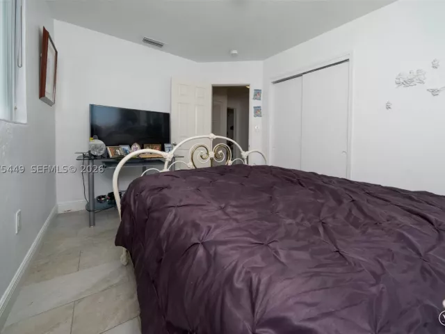 4-bedroom home for sale in Pembroke Pines - 6944 SW 10th Ct - MondialRealty