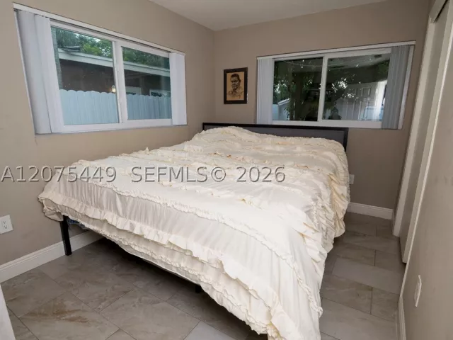 4-bedroom home for sale in Pembroke Pines - 6944 SW 10th Ct - MondialRealty