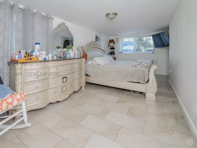4-bedroom home for sale in Pembroke Pines - 6944 SW 10th Ct - MondialRealty