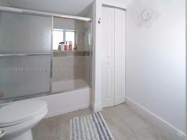 4-bedroom home for sale in Pembroke Pines - 6944 SW 10th Ct - MondialRealty