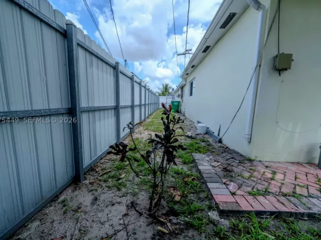 4-bedroom home for sale in Pembroke Pines - 6944 SW 10th Ct - MondialRealty