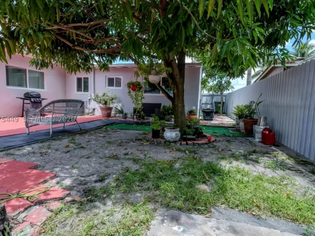 4-bedroom home for sale in Pembroke Pines - 6944 SW 10th Ct - MondialRealty