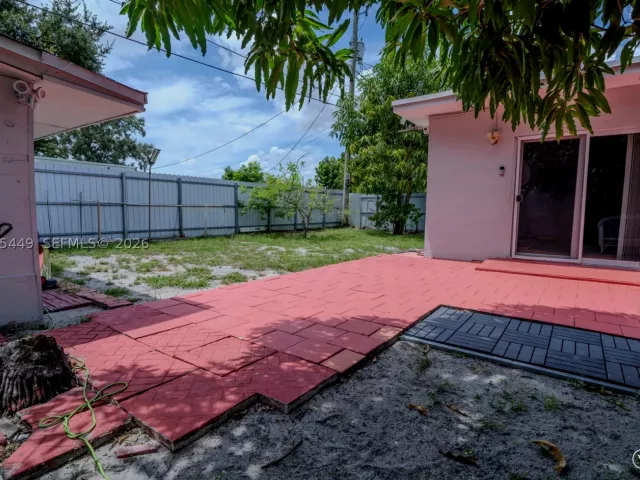 4-bedroom home for sale in Pembroke Pines - 6944 SW 10th Ct - MondialRealty