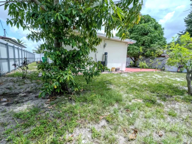4-bedroom home for sale in Pembroke Pines - 6944 SW 10th Ct - MondialRealty