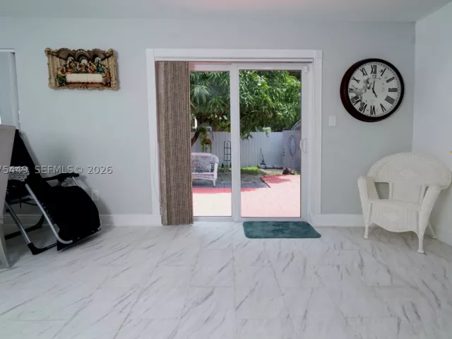 4-bedroom home for sale in Pembroke Pines - 6944 SW 10th Ct - MondialRealty