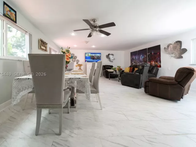 4-bedroom home for sale in Pembroke Pines - 6944 SW 10th Ct - MondialRealty