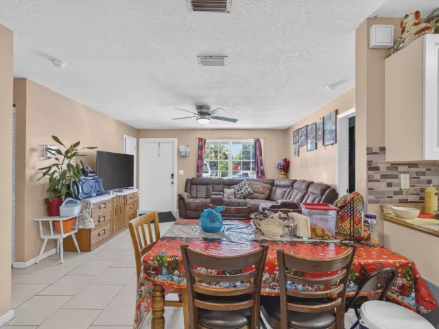 5-bedroom home for sale in West Palm Beach - 3408 Avenue H W - MondialRealty