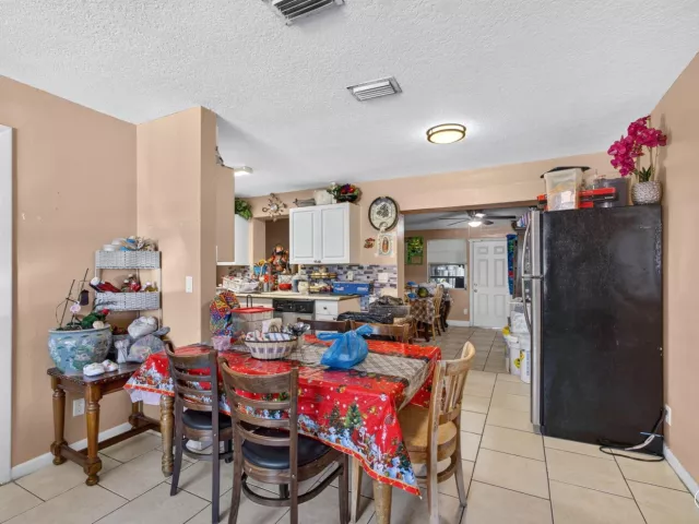 5-bedroom home for sale in West Palm Beach - 3408 Avenue H W - MondialRealty