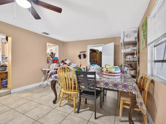 5-bedroom home for sale in West Palm Beach - 3408 Avenue H W - MondialRealty