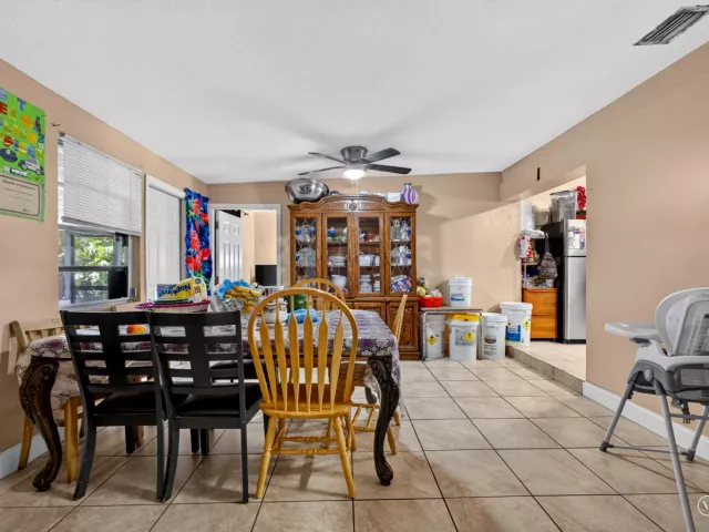 5-bedroom home for sale in West Palm Beach - 3408 Avenue H W - MondialRealty
