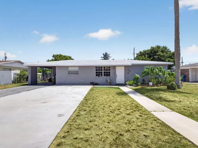 5-bedroom home for sale in West Palm Beach - 3408 Avenue H W - MondialRealty