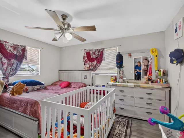 5-bedroom home for sale in West Palm Beach - 3408 Avenue H W - MondialRealty