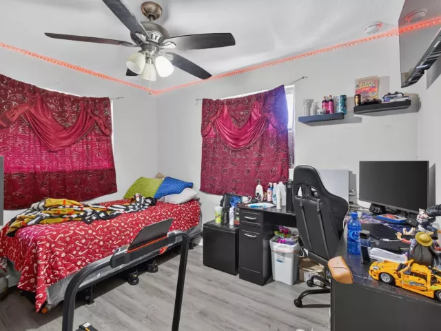 5-bedroom home for sale in West Palm Beach - 3408 Avenue H W - MondialRealty