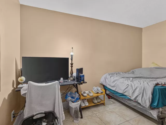 5-bedroom home for sale in West Palm Beach - 3408 Avenue H W - MondialRealty