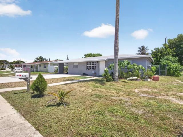5-bedroom home for sale in West Palm Beach - 3408 Avenue H W - MondialRealty