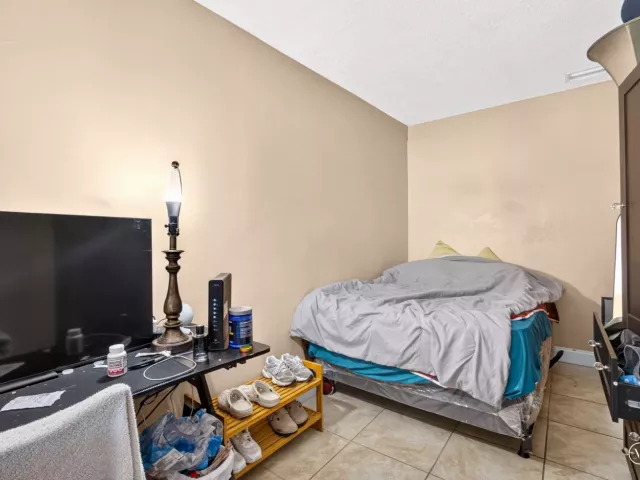 5-bedroom home for sale in West Palm Beach - 3408 Avenue H W - MondialRealty
