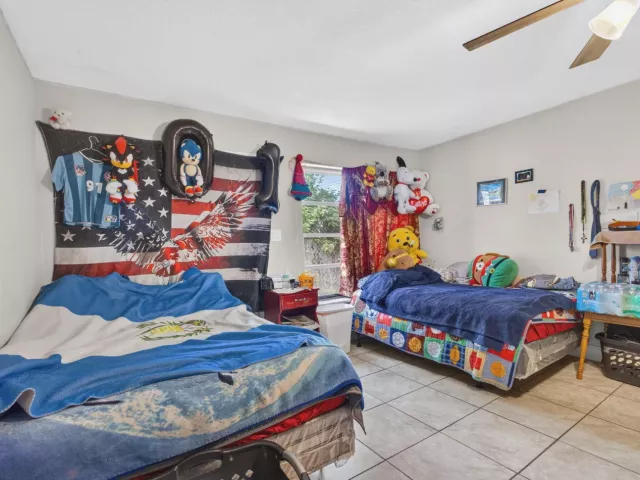 5-bedroom home for sale in West Palm Beach - 3408 Avenue H W - MondialRealty