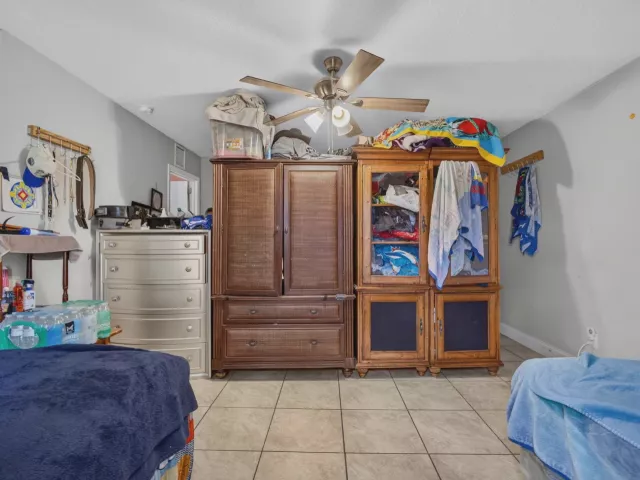 5-bedroom home for sale in West Palm Beach - 3408 Avenue H W - MondialRealty
