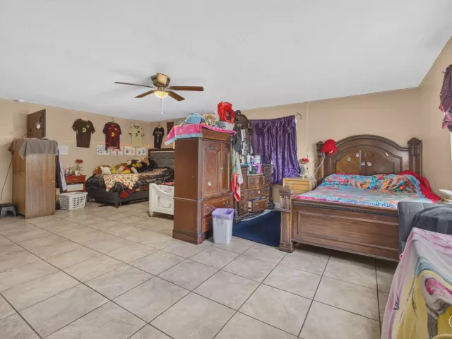 5-bedroom home for sale in West Palm Beach - 3408 Avenue H W - MondialRealty