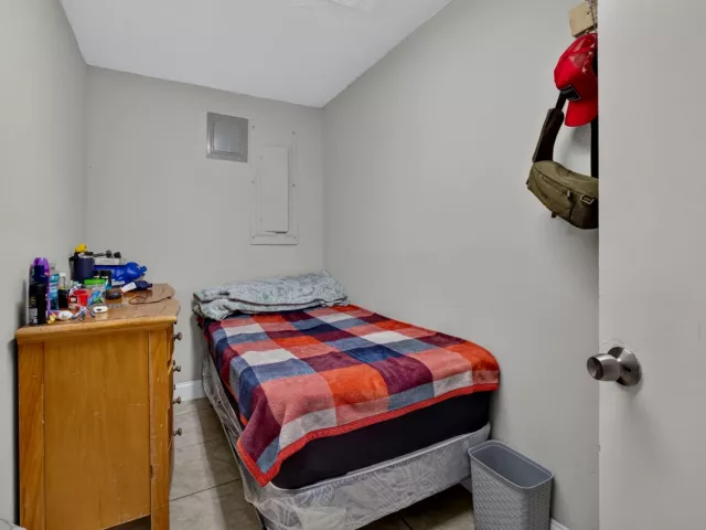 5-bedroom home for sale in West Palm Beach - 3408 Avenue H W - MondialRealty