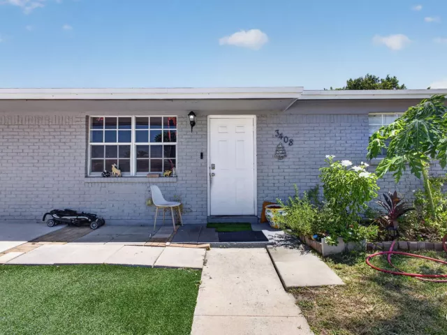 5-bedroom home for sale in West Palm Beach - 3408 Avenue H W - MondialRealty