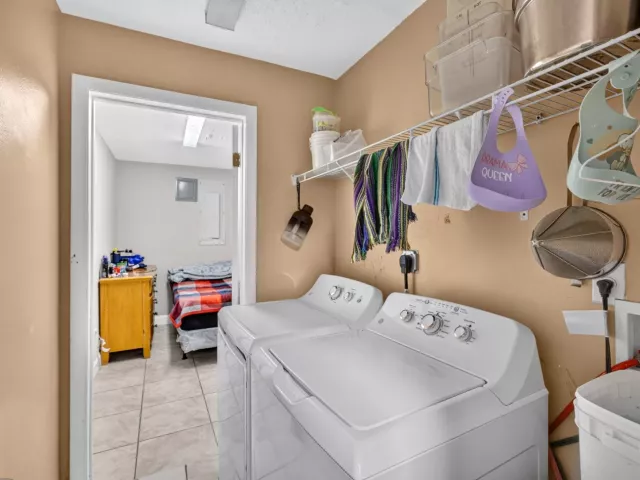 5-bedroom home for sale in West Palm Beach - 3408 Avenue H W - MondialRealty