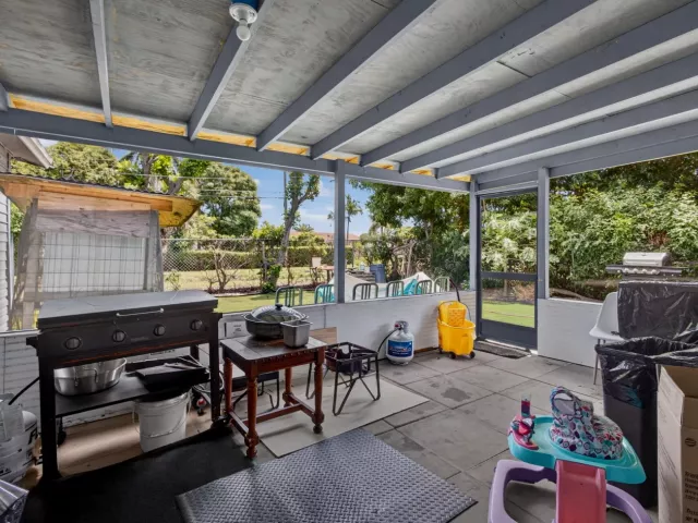 5-bedroom home for sale in West Palm Beach - 3408 Avenue H W - MondialRealty