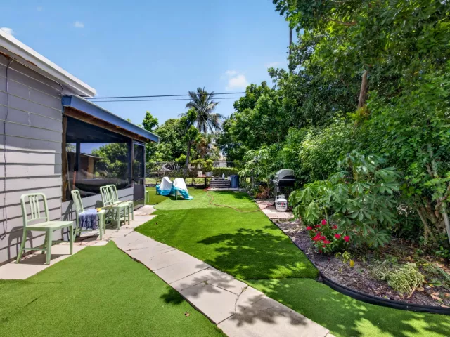 5-bedroom home for sale in West Palm Beach - 3408 Avenue H W - MondialRealty