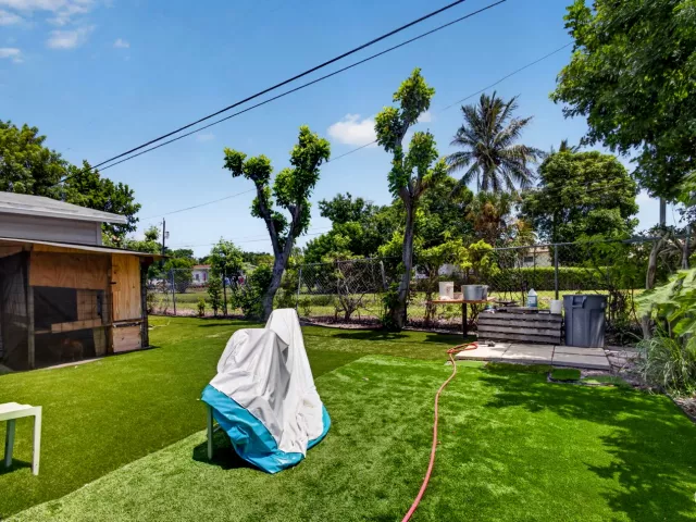 5-bedroom home for sale in West Palm Beach - 3408 Avenue H W - MondialRealty