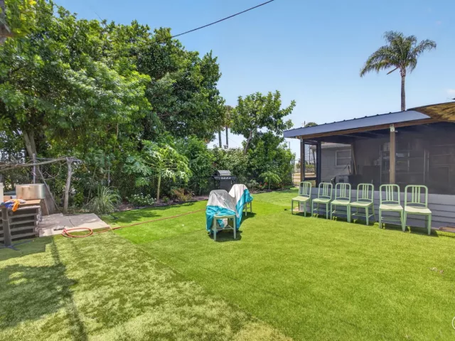 5-bedroom home for sale in West Palm Beach - 3408 Avenue H W - MondialRealty