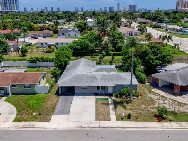 5-bedroom home for sale in West Palm Beach - 3408 Avenue H W - MondialRealty