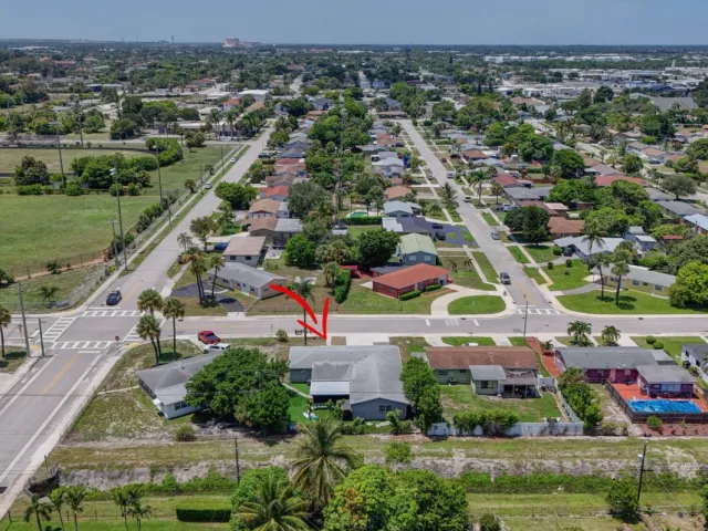 5-bedroom home for sale in West Palm Beach - 3408 Avenue H W - MondialRealty