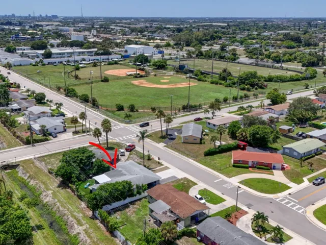 5-bedroom home for sale in West Palm Beach - 3408 Avenue H W - MondialRealty