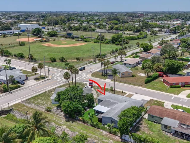 5-bedroom home for sale in West Palm Beach - 3408 Avenue H W - MondialRealty