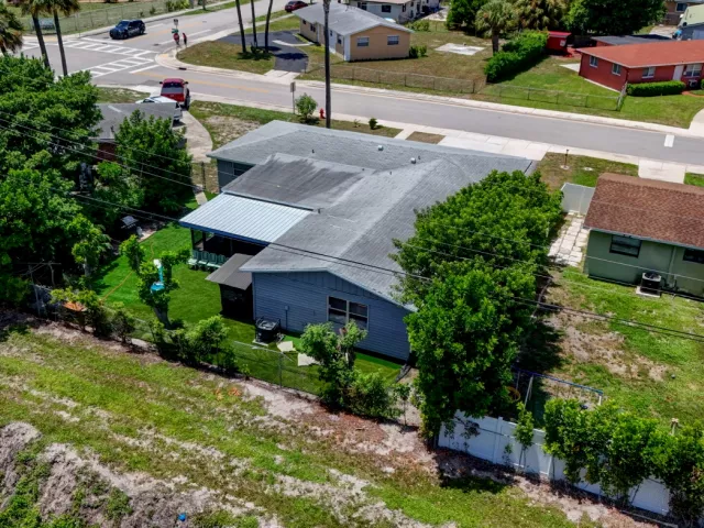 5-bedroom home for sale in West Palm Beach - 3408 Avenue H W - MondialRealty