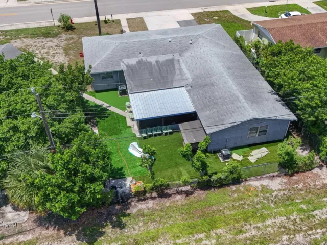 5-bedroom home for sale in West Palm Beach - 3408 Avenue H W - MondialRealty