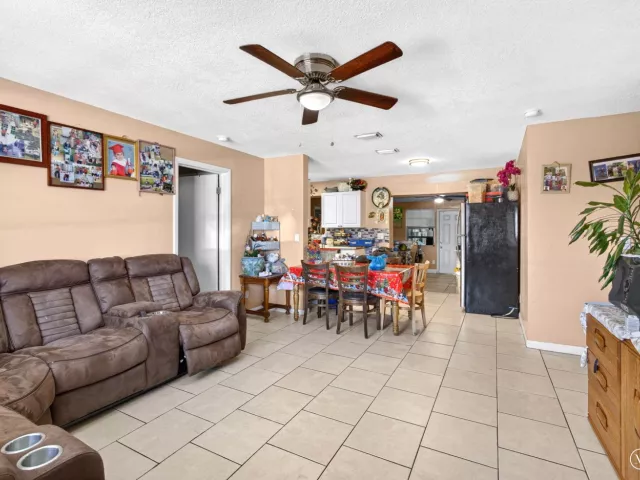 5-bedroom home for sale in West Palm Beach - 3408 Avenue H W - MondialRealty