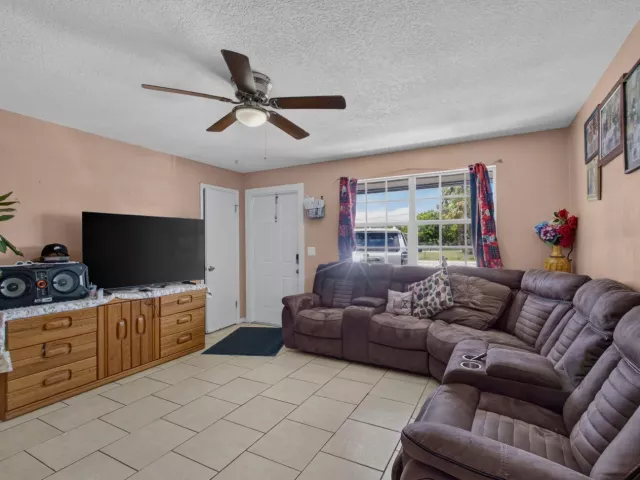 5-bedroom home for sale in West Palm Beach - 3408 Avenue H W - MondialRealty