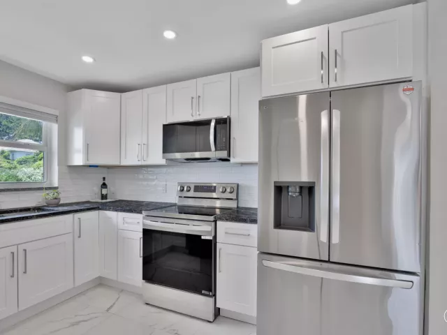 3-bedroom home for sale in West Palm Beach - 215 Evergreen Drive - MondialRealty