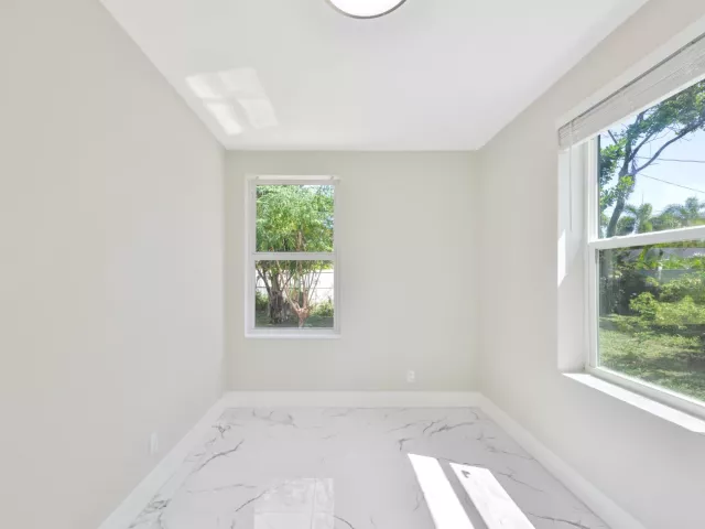 3-bedroom home for sale in West Palm Beach - 215 Evergreen Drive - MondialRealty