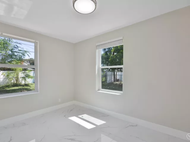 3-bedroom home for sale in West Palm Beach - 215 Evergreen Drive - MondialRealty