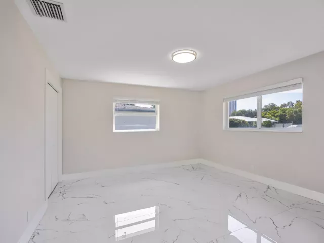 3-bedroom home for sale in West Palm Beach - 215 Evergreen Drive - MondialRealty