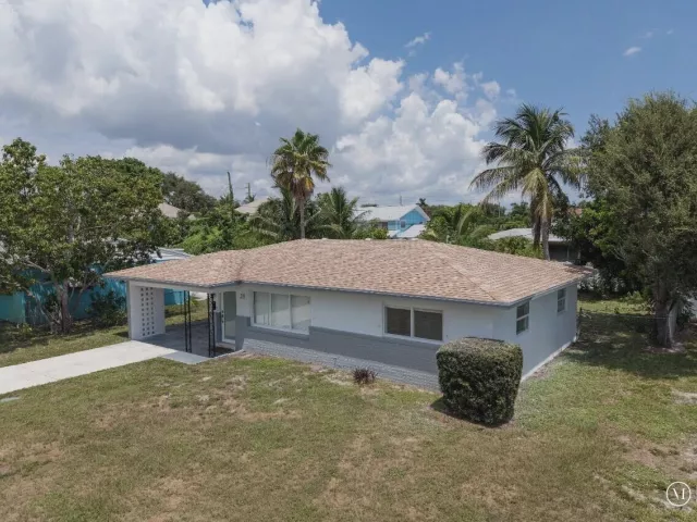 3-bedroom home for sale in West Palm Beach - 215 Evergreen Drive - MondialRealty
